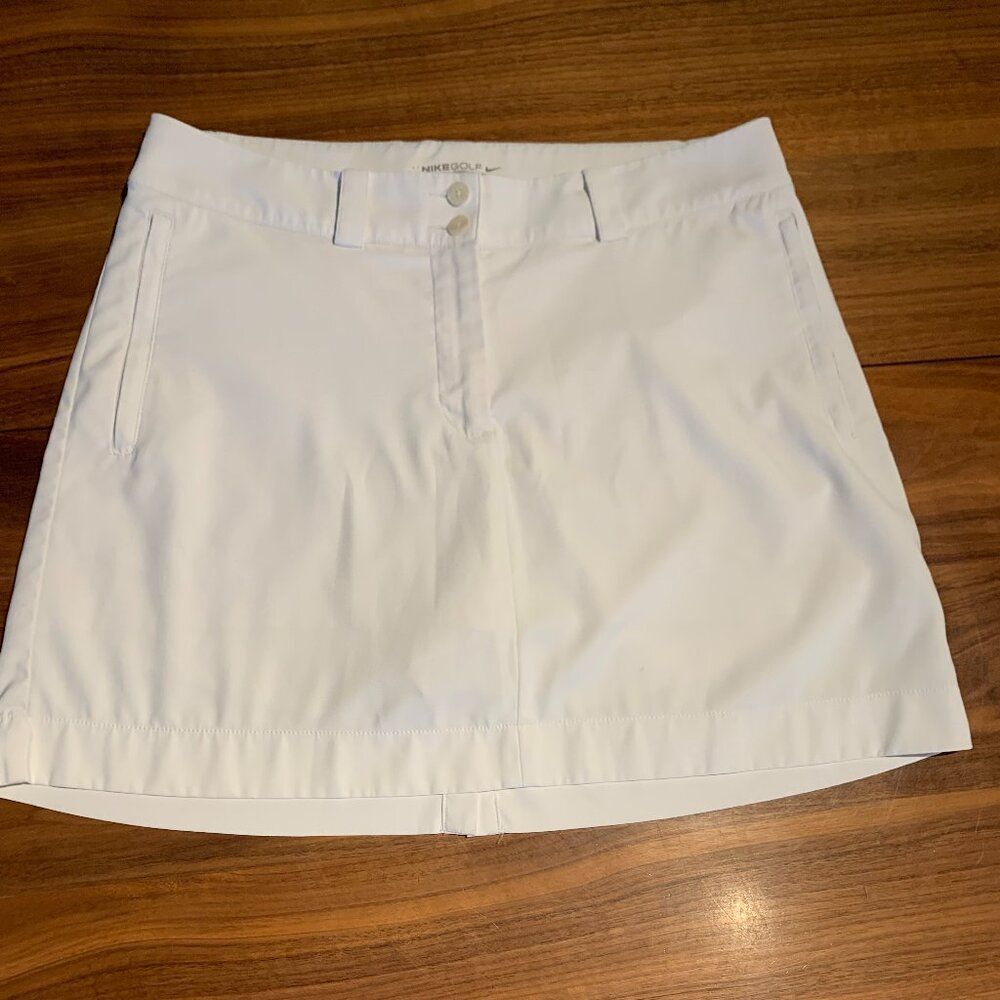 Nike golf, tennis, pickleball skort, Sz 10, EUC, pockets, front zip, all white